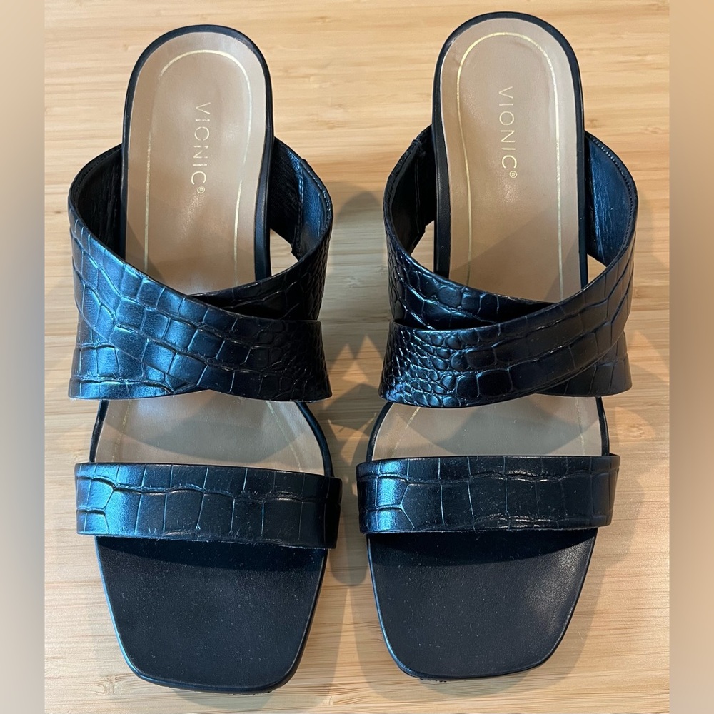 Vionic Merlot Heeled Sandal in Black, size 10